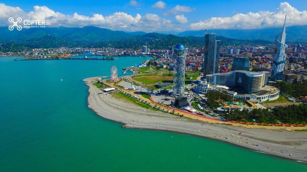 Hotel Ergo Batumi Esterno foto