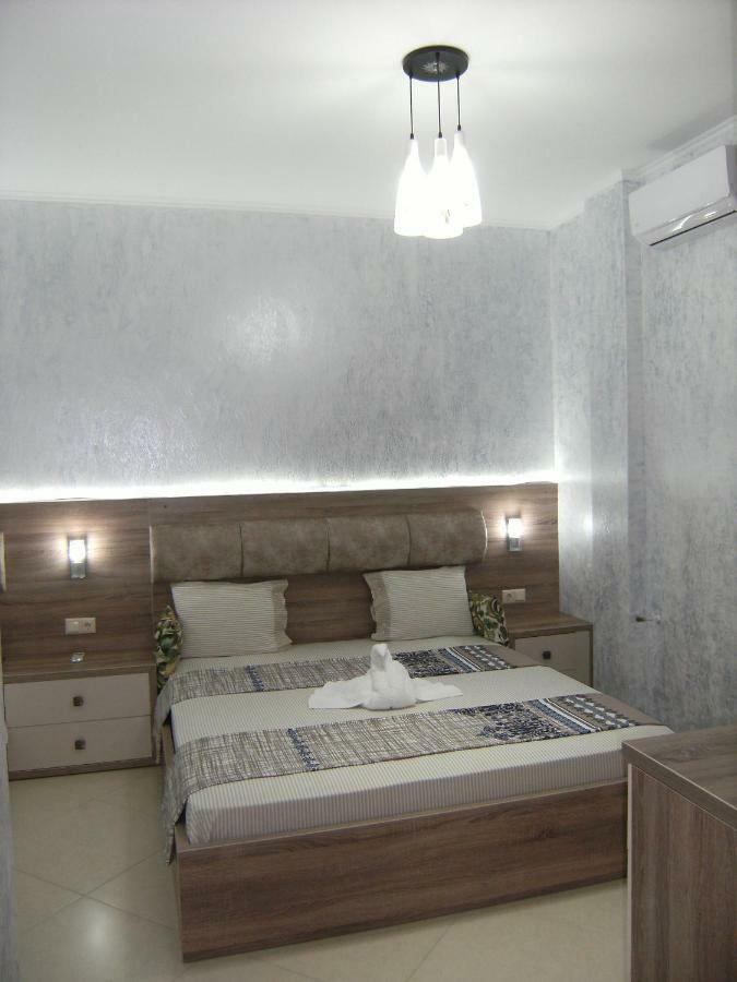 Hotel Ergo Batumi Esterno foto