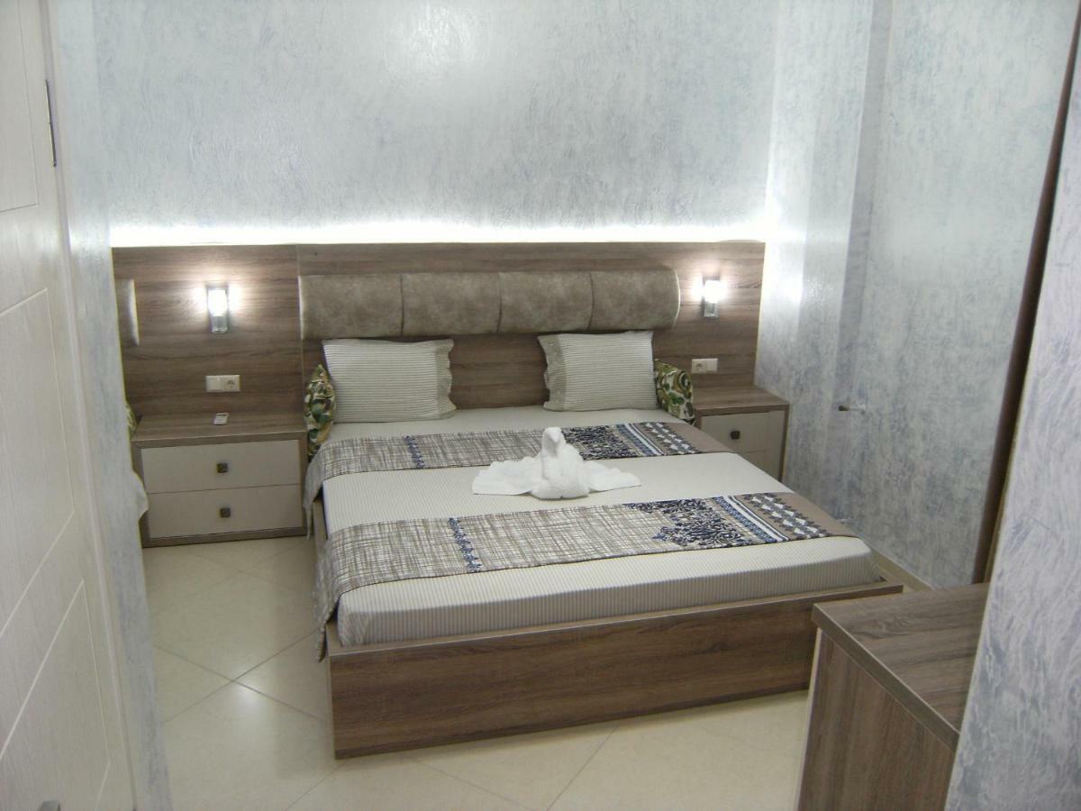 Hotel Ergo Batumi Esterno foto